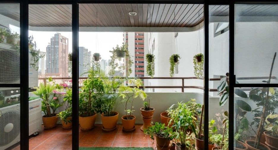 For sale 3 bedrooms condo in Watthana, Bangkok