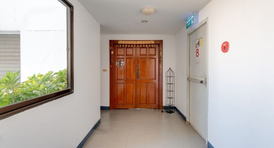 For sale 3 bedrooms condo in Watthana, Bangkok