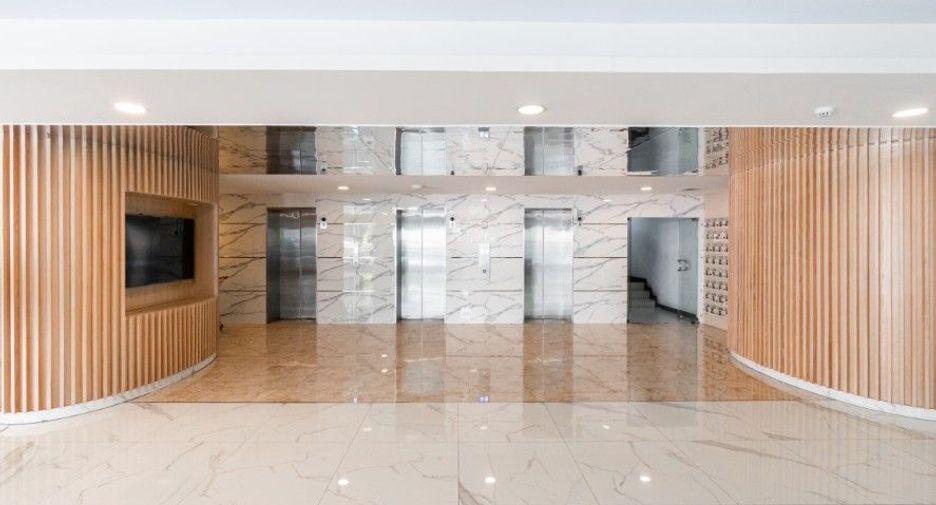 For sale 3 bedrooms condo in Watthana, Bangkok