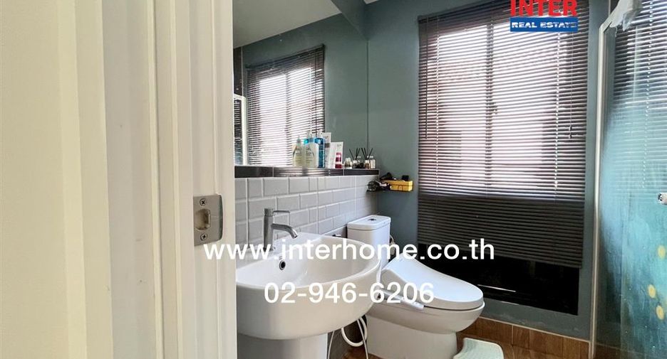 For sale 4 bedrooms house in Khlong Sam Wa, Bangkok