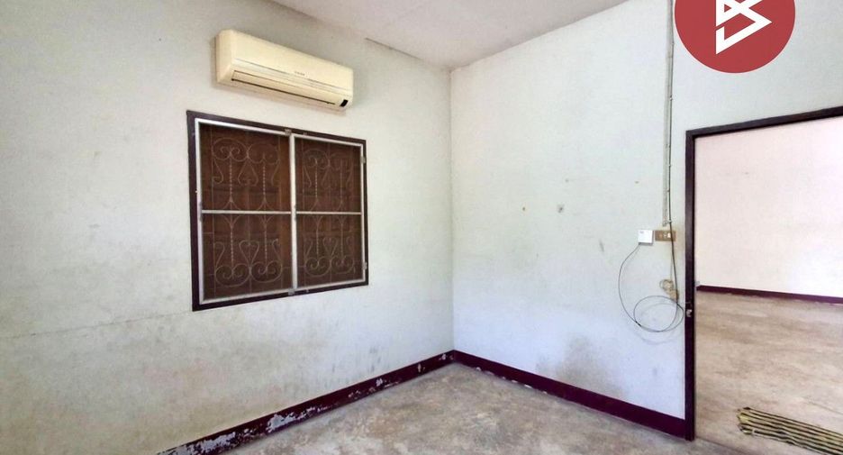 For sale 3 bedrooms house in Mueang Uttaradit, Uttaradit