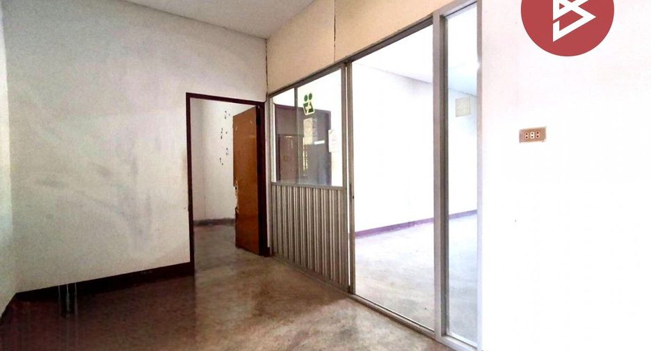For sale 3 bedrooms house in Mueang Uttaradit, Uttaradit