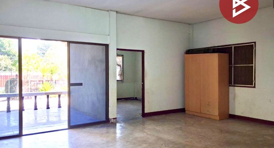 For sale 3 bedrooms house in Mueang Uttaradit, Uttaradit