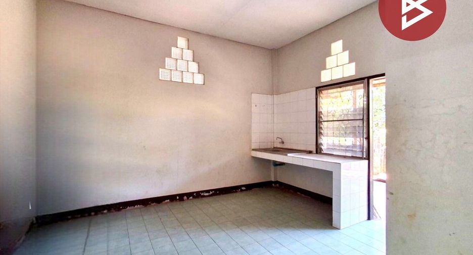 For sale 3 bedrooms house in Mueang Uttaradit, Uttaradit