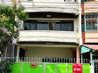 Casa adosada en venta de 4 habitaciones en Bang Na, Bangkok