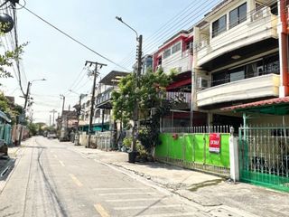 Casa adosada en venta de 4 habitaciones en Bang Na, Bangkok