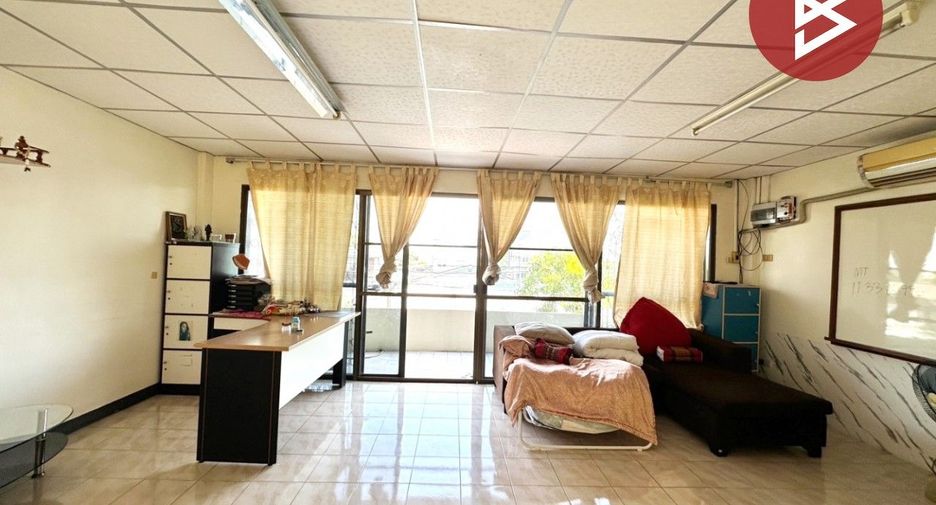 Casa adosada en venta de 4 habitaciones en Bang Na, Bangkok