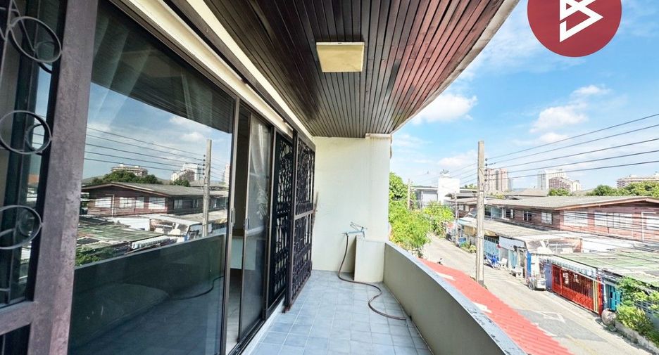 Casa adosada en venta de 4 habitaciones en Bang Na, Bangkok