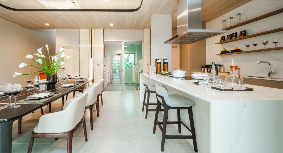 For sale 4 bedrooms house in Saphan Sung, Bangkok