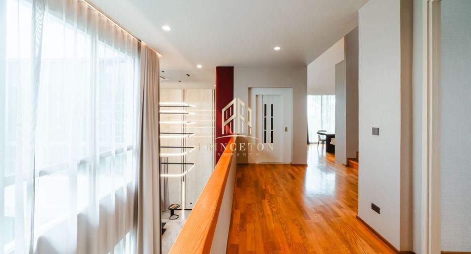For sale 4 bedrooms house in Saphan Sung, Bangkok