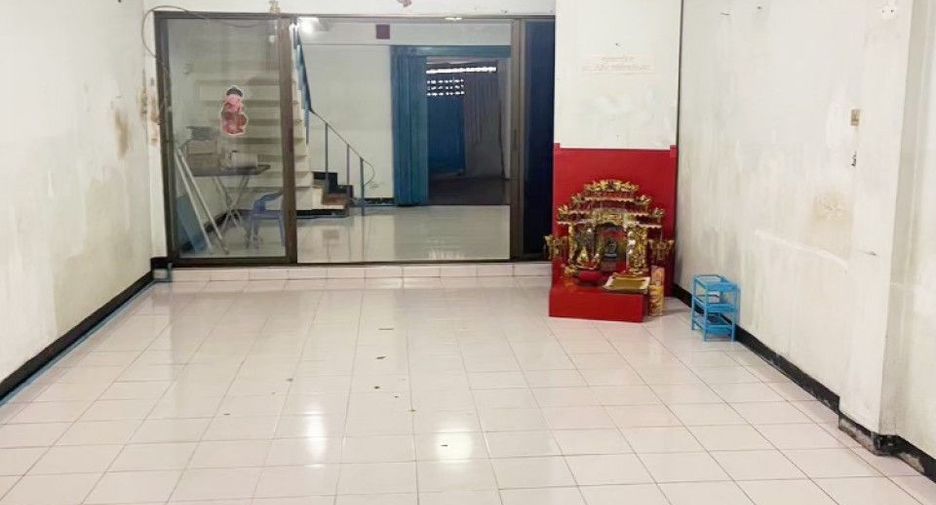 For sale 3 bedrooms retail Space in Bang Khae, Bangkok
