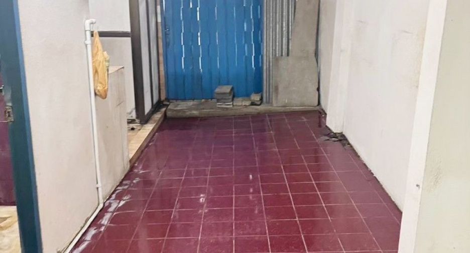 For sale 3 bedrooms retail Space in Bang Khae, Bangkok