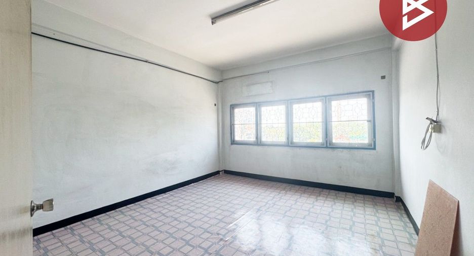 For sale 3 bedrooms retail Space in Bang Khae, Bangkok