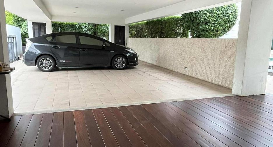 For sale 5 bedrooms house in Bang Kapi, Bangkok