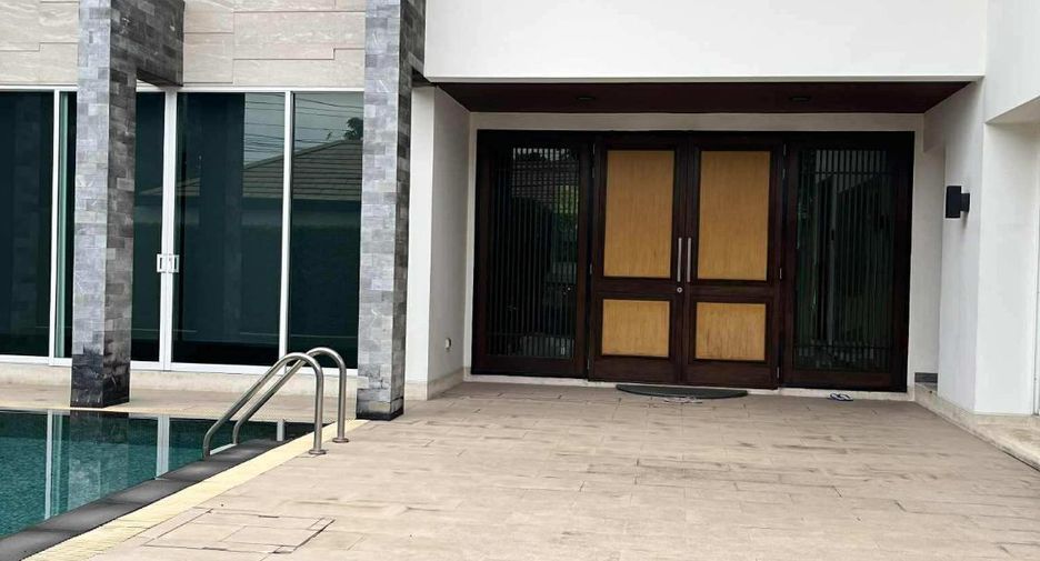 For sale 5 bedrooms house in Bang Kapi, Bangkok