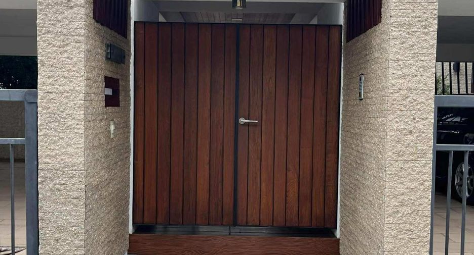 For sale 5 bedrooms house in Bang Kapi, Bangkok