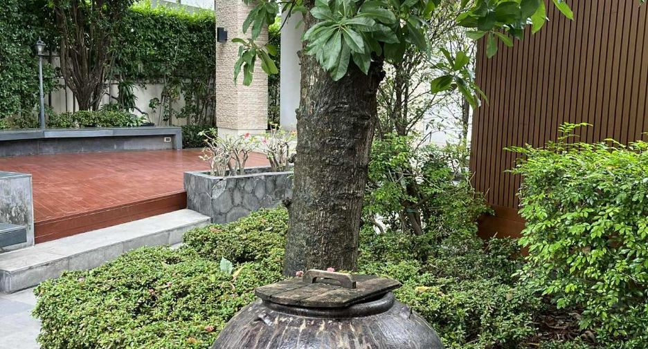 For sale 5 bedrooms house in Bang Kapi, Bangkok