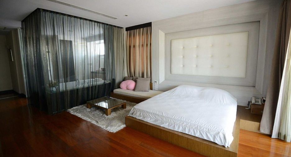 For sale 5 bedrooms house in Bang Kapi, Bangkok