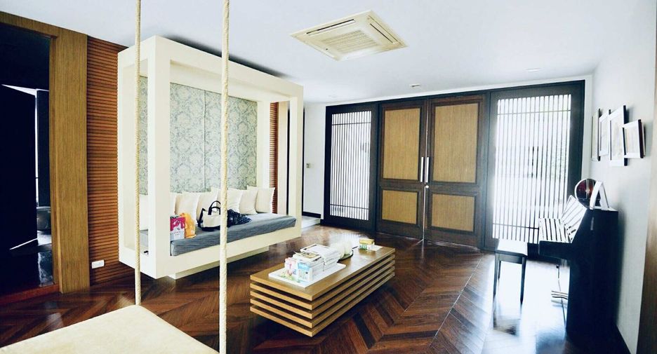 For sale 5 bedrooms house in Bang Kapi, Bangkok