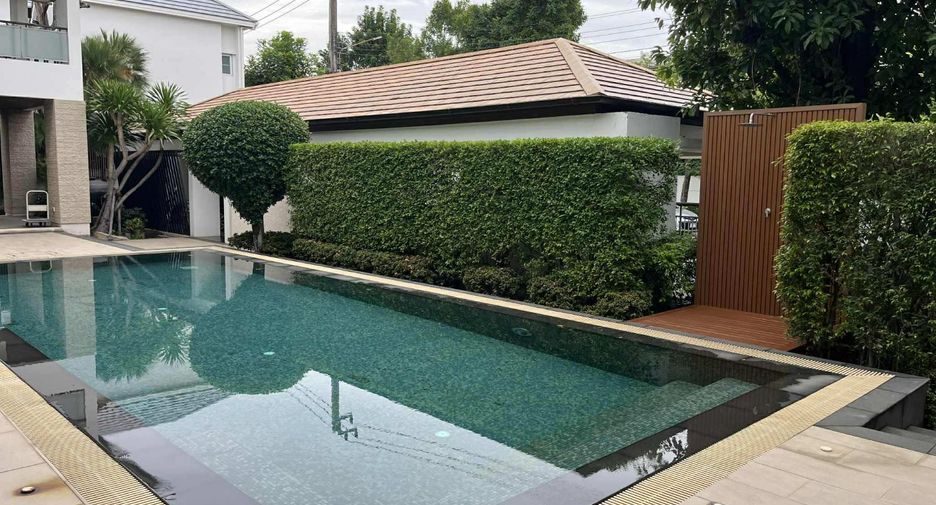 For sale 5 bedrooms house in Bang Kapi, Bangkok