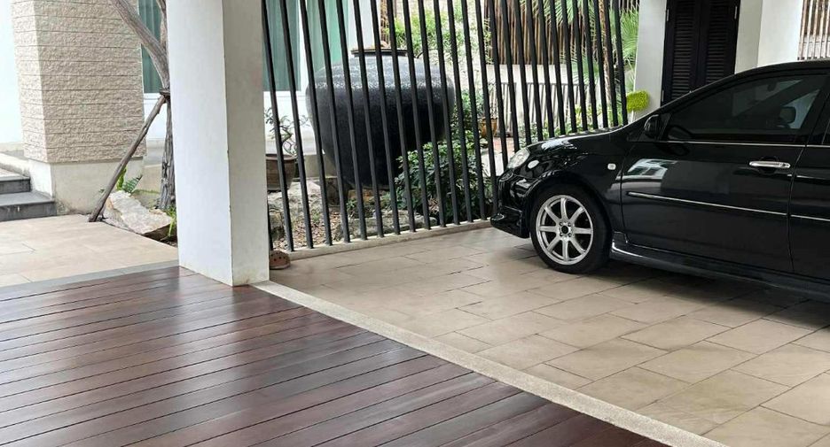 For sale 5 bedrooms house in Bang Kapi, Bangkok