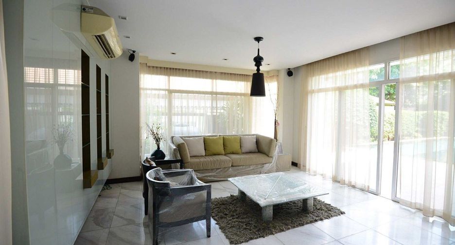 For sale 5 bedrooms house in Bang Kapi, Bangkok