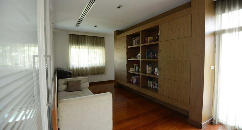 For sale 5 bedrooms house in Bang Kapi, Bangkok