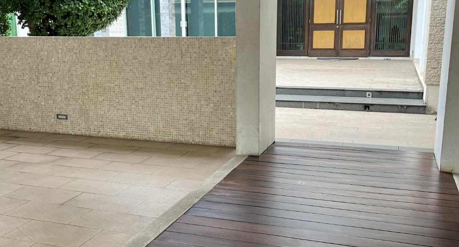 For sale 5 bedrooms house in Bang Kapi, Bangkok