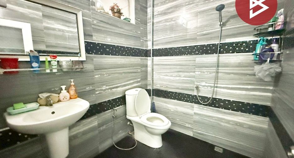For sale 2 bedrooms townhouse in Don Mueang, Bangkok