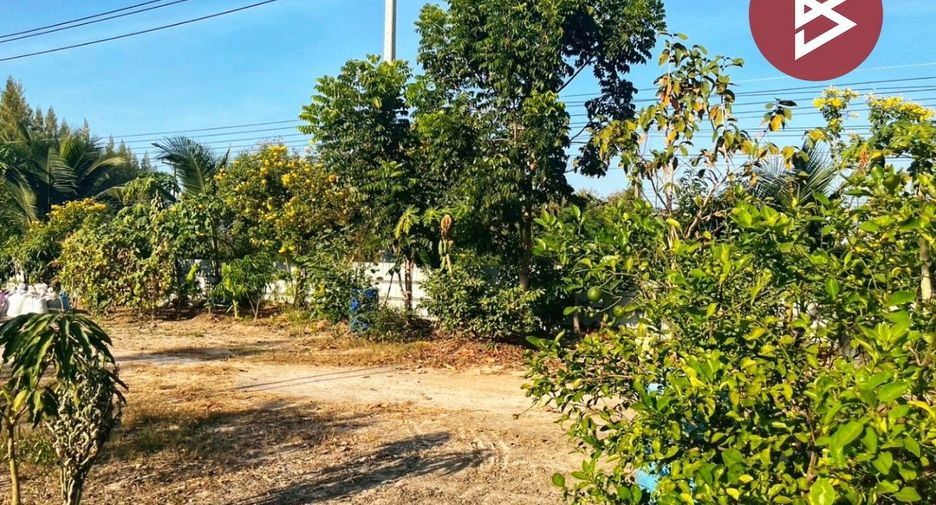 For sale hotel in Wat Sing, Chainat