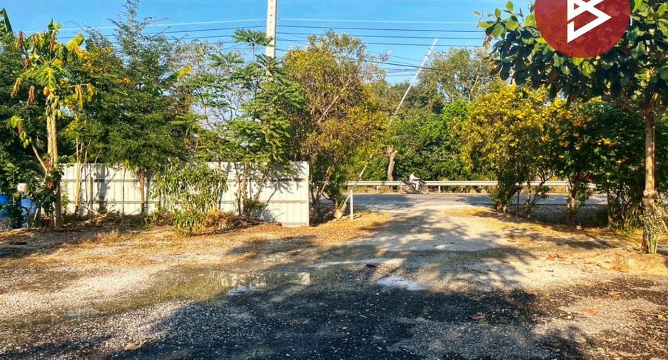 For sale hotel in Wat Sing, Chainat