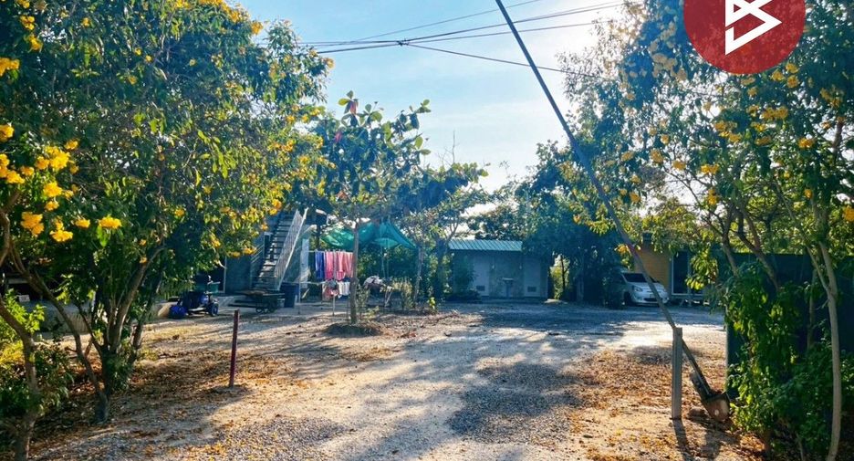 For sale hotel in Wat Sing, Chainat