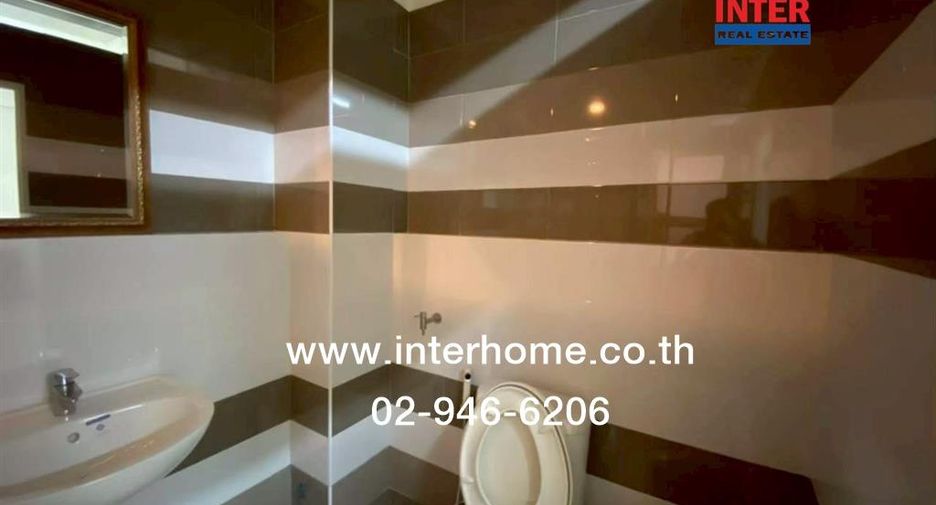 For sale 3 bedrooms retail Space in Thon Buri, Bangkok