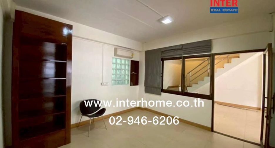 For sale 3 bedrooms retail Space in Thon Buri, Bangkok