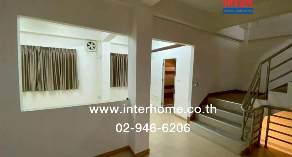 For sale 3 bedrooms retail Space in Thon Buri, Bangkok