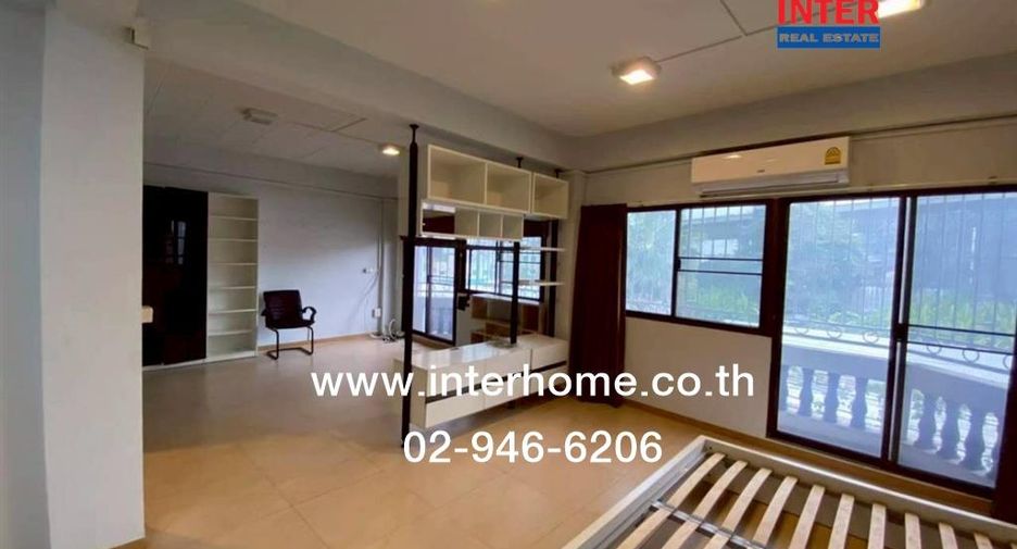 For sale 3 bedrooms retail Space in Thon Buri, Bangkok