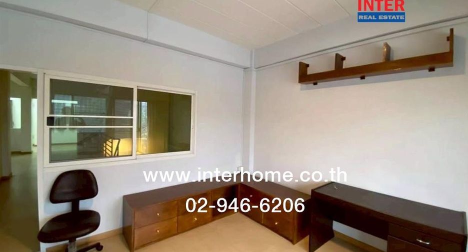 For sale 3 bedrooms retail Space in Thon Buri, Bangkok