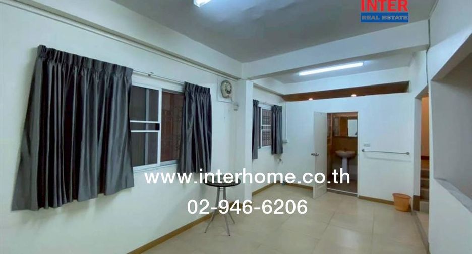 For sale 3 bedrooms retail Space in Thon Buri, Bangkok