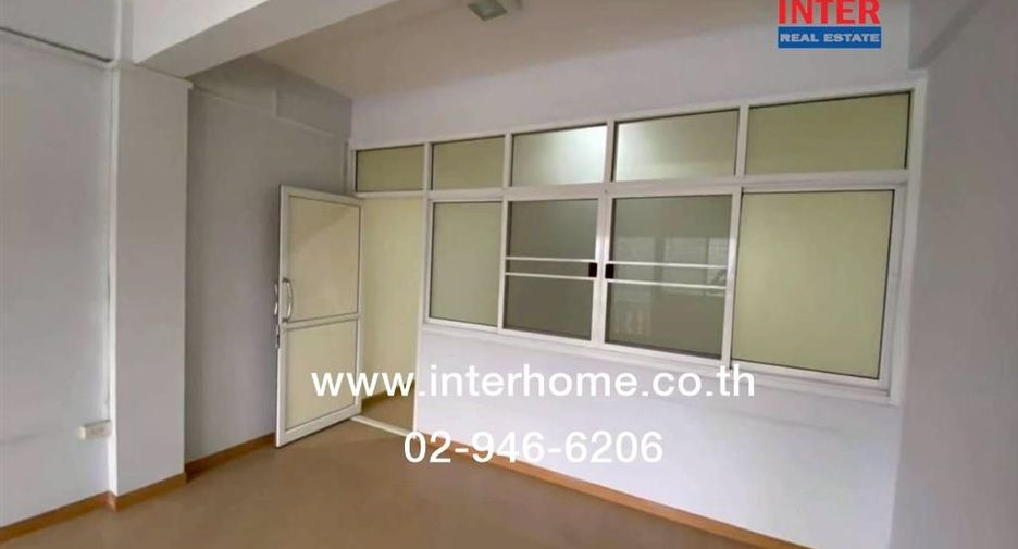 For sale 3 bedrooms retail Space in Thon Buri, Bangkok