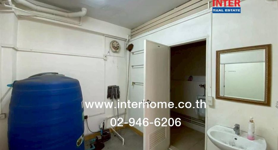 For sale 3 bedrooms retail Space in Thon Buri, Bangkok