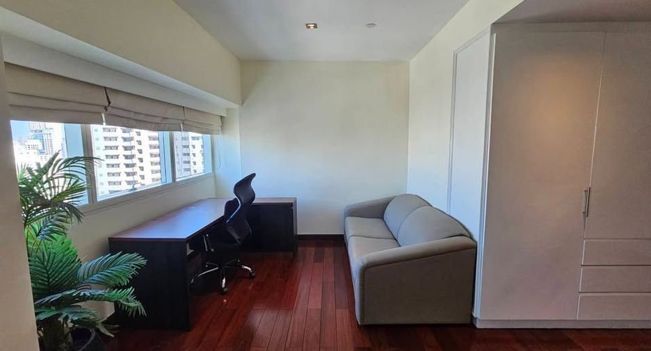 For rent 3 bedrooms condo in Khlong Toei, Bangkok