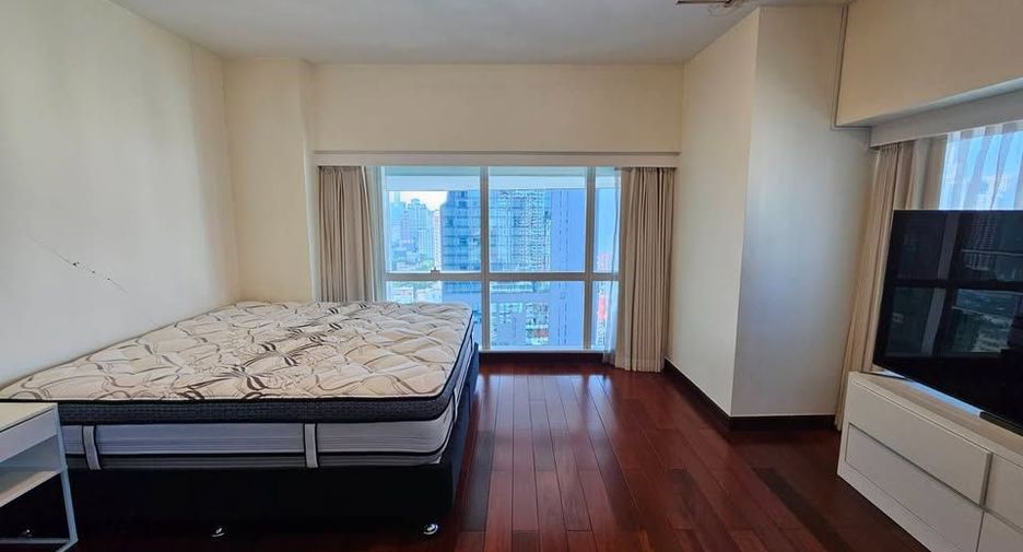 For rent 3 bedrooms condo in Khlong Toei, Bangkok