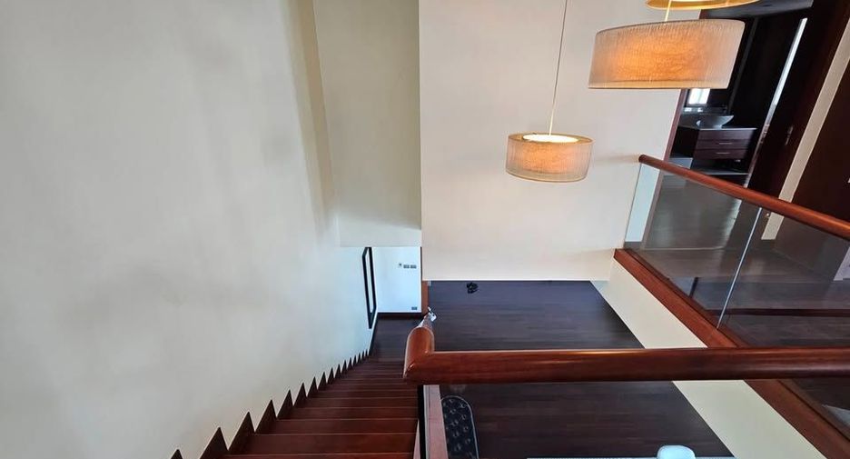 For rent 3 bedrooms condo in Khlong Toei, Bangkok