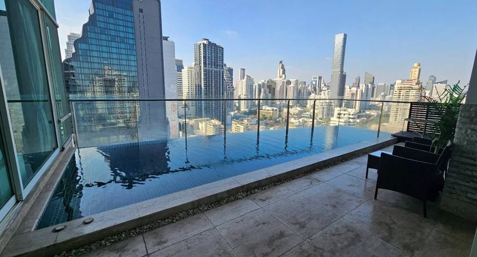 For rent 3 bedrooms condo in Khlong Toei, Bangkok