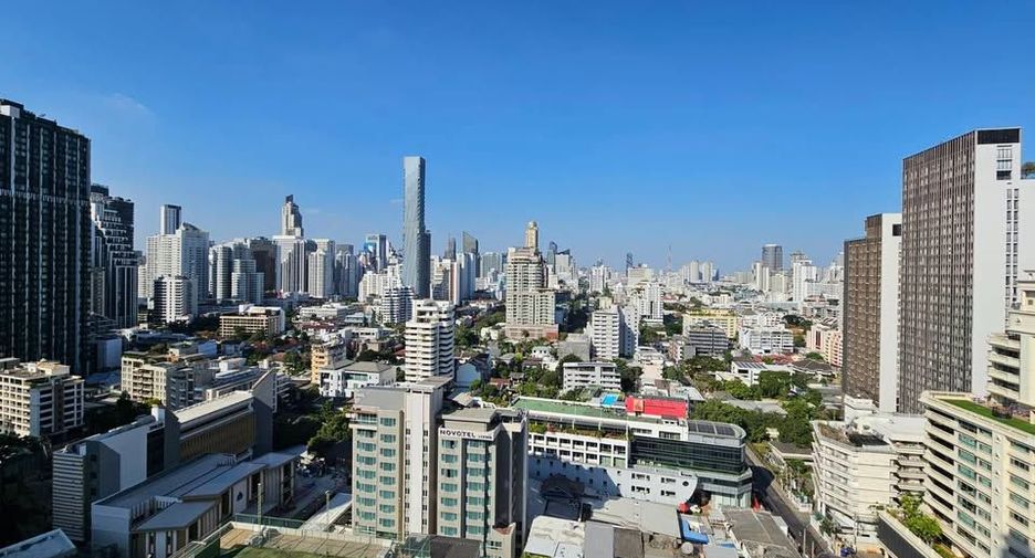 For rent 3 bedrooms condo in Khlong Toei, Bangkok