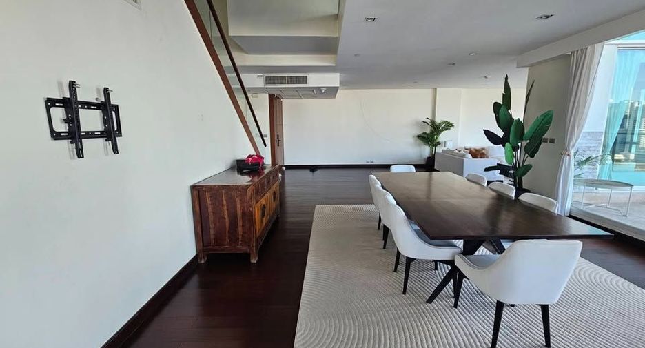 For rent 3 bedrooms condo in Khlong Toei, Bangkok