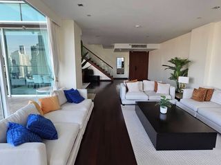 À louer 3 chambres condo à Khlong Toei, Bangkok