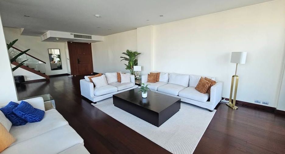 For rent 3 bedrooms condo in Khlong Toei, Bangkok