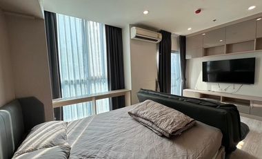 For rent 2 bedrooms condo in Huai Khwang, Bangkok