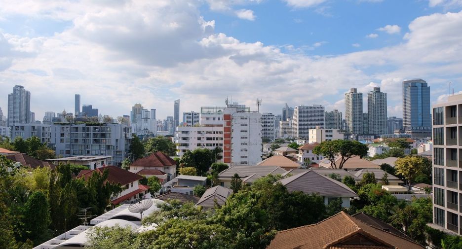 For rent 2 bedrooms condo in Watthana, Bangkok